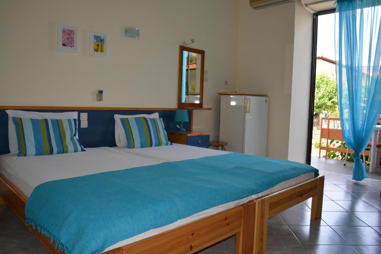 Dimitra Hotel Kamena Vourla Quarto foto
